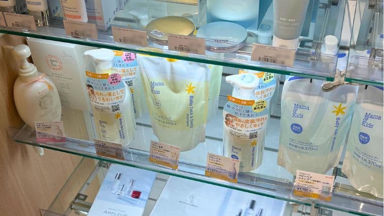 ドラッグストアのベビー用品売場を調査した様子